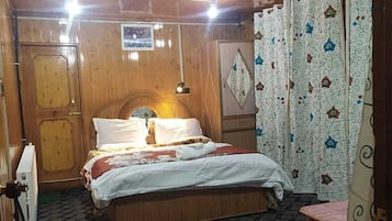 Deluxe Double Room, Mountain View | Free WiFi, bed sheets
