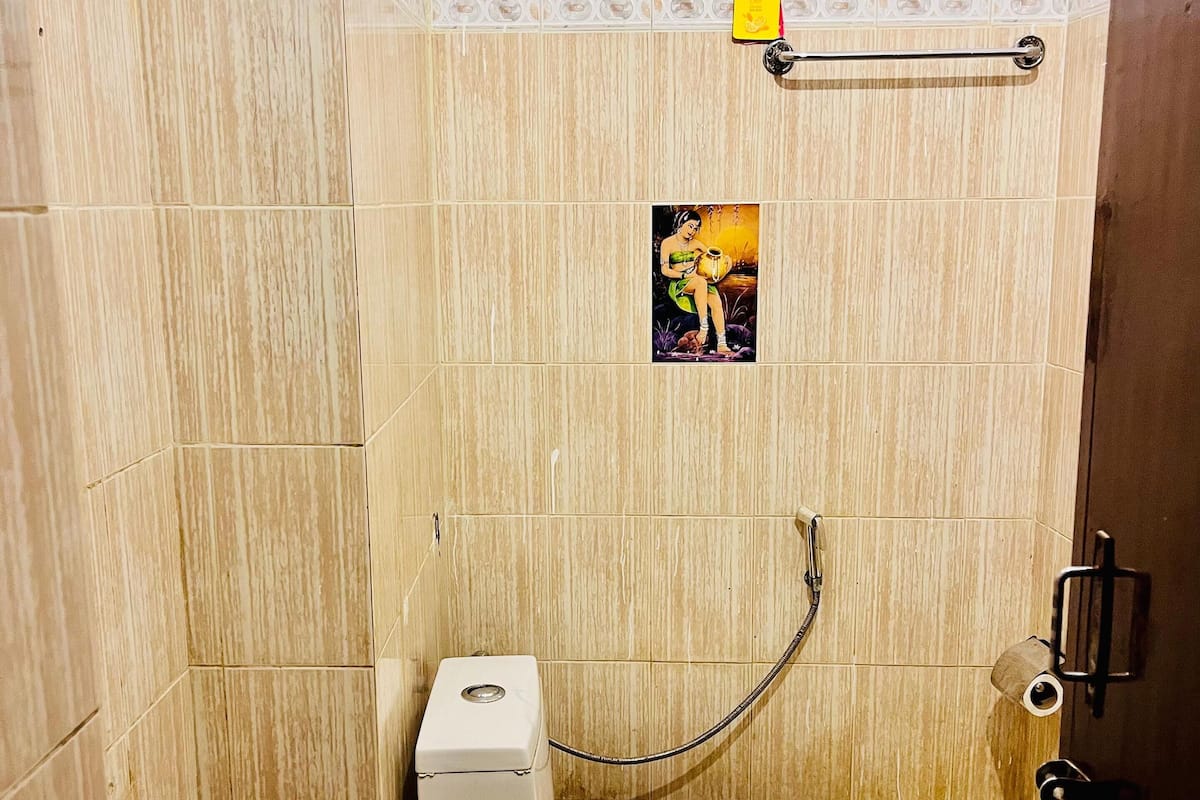 Basic Room | Bathroom