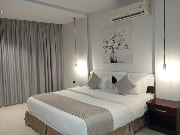 2 bedrooms, iron/ironing board, internet