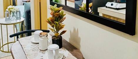 Condo, 1 Bedroom, Garden View | Living area
