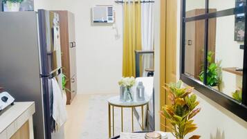 Condo, 1 Bedroom, Garden View | Dining room