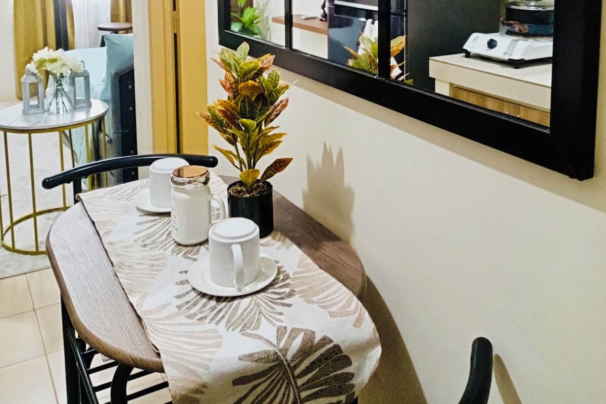 Condo, 1 Bedroom, Garden View | Living area