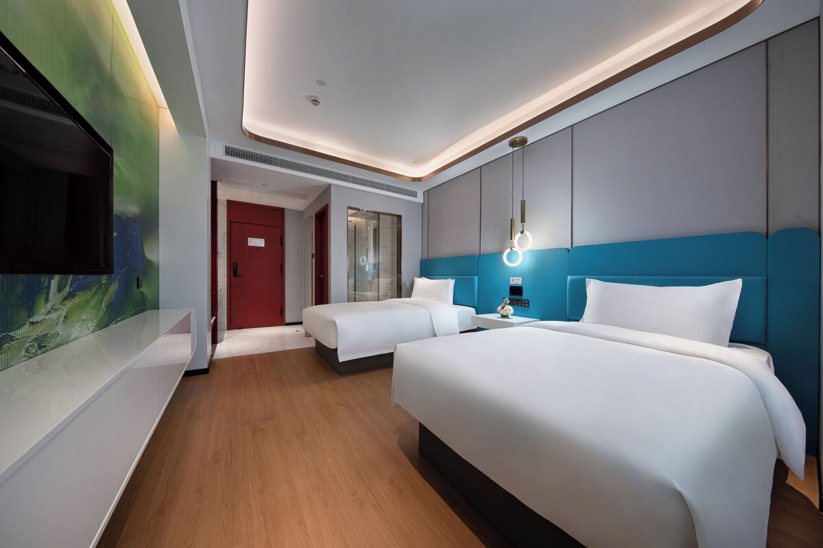 In-room safe, desk, laptop workspace, blackout curtains