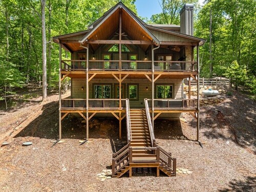 Harmony River Retreat ~ Hot Tub ~ Fire Pit ~ Fish/Tube from the Backyard!