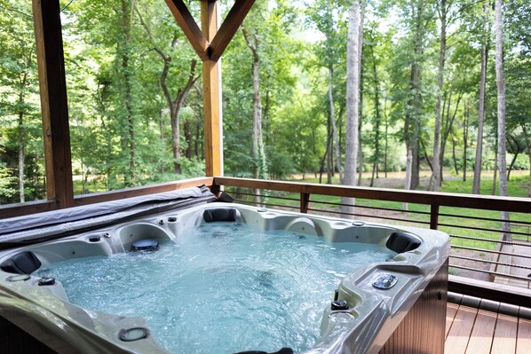 Outdoor spa tub