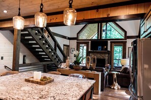 Dining - Harmony River Retreat ~ Hot Tub ~ Fire Pit ~ Fish/Tube from the Backyard! (Ellijay)
