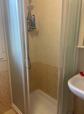 Regadera, secadora de cabello, bidet 