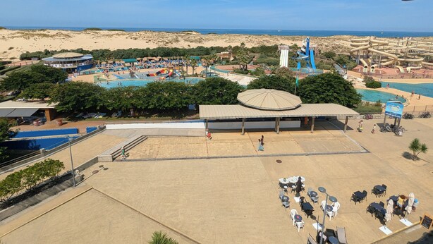 A resort with a pool area, water slides, and a beach. - Beautiful T3 at the foot of the beaches, ocean view. (Seignosse)
