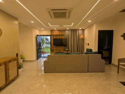 2-bedroom farmhouse in charming Hosur with AC