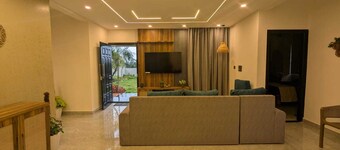 2-bedroom farmhouse in charming Hosur with AC