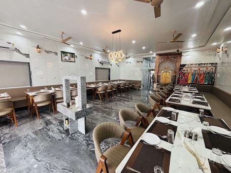 Restaurant. Paras Resort