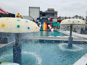 Kolam renang outdoor