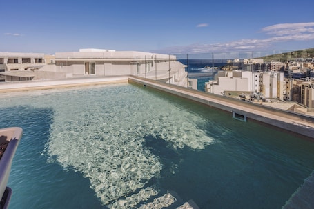 Indoor pool, outdoor pool, pool umbrellas, sun loungers. Hotel Ben Marsalforn, Affiliated By Meliá