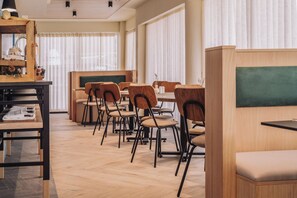 Tägliches Frühstücksbuffet gegen Gebühr