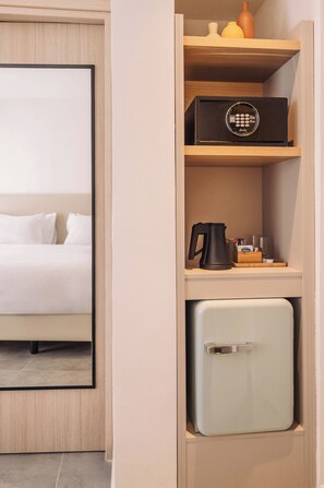 A hotel room with a bed, a minibar, a coffee maker, and a small refrigerator. - Hotel Ben Marsalforn, Affiliated By Meliá (Zebbug)