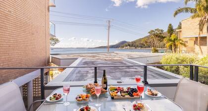 Bella Vista 2, 19 Shoal Bay Rd - 1st floor with waterviews and aircon