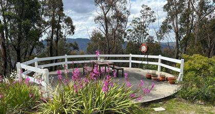 Cosy Mountain Retreat with Stunning Views, Walks & Comfort in Mount Tomah