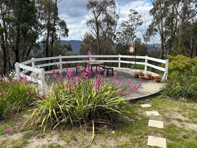 Cosy Mountain Retreat with Stunning Views, Walks & Comfort in Mount Tomah