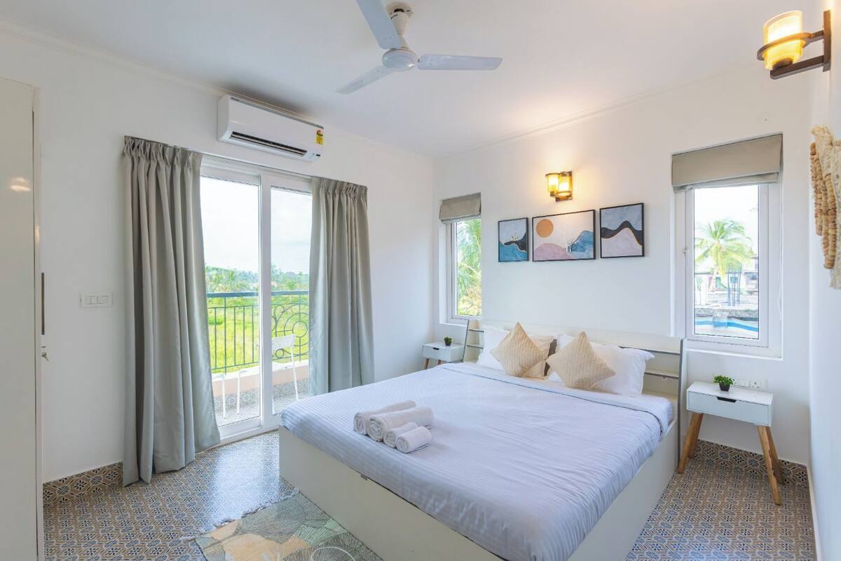 Superior Apartment, Pool View