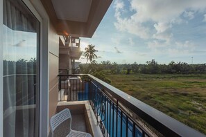 Balcony - Palm Retreat 1BHK Pool & Field Views (Calangute)