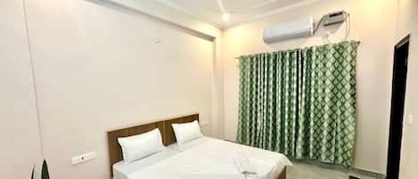 Executive Double Room, City View | Desk, laptop workspace, free WiFi