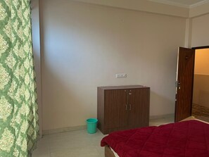 Executive Double Room, City View | Living area