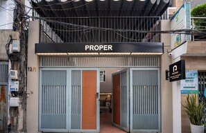 المنشأة من الخارج