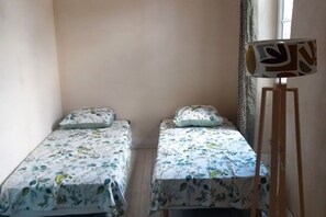 5 quartos, ferros/tábuas de passar roupa, Wi-Fi