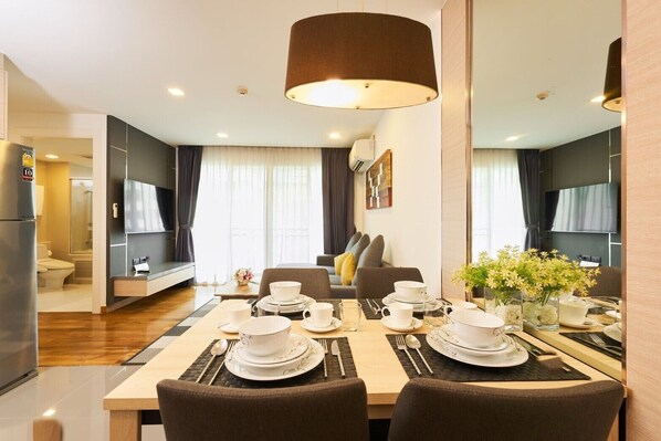 Family Suite | Peti besi dalam bilik, langsir/tirai gelap terus