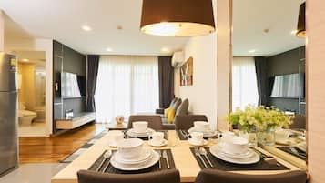 Family Suite | In-room safe, blackout drapes, iron/ironing board, free WiFi