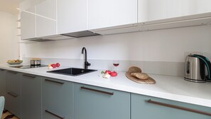 Apartment (3 Bedrooms) | Private kitchen | Microwave, oven, electric kettle, highchair - Italianway - Naviglio Pavese 14 (Milan)