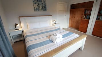 3 bedrooms, bed sheets