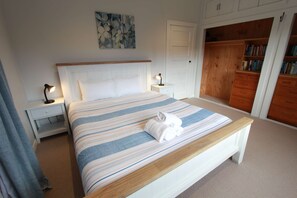 3 bedrooms, bed sheets