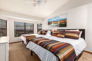 3 habitaciones, escritorio, tabla de planchar con plancha y wifi gratis