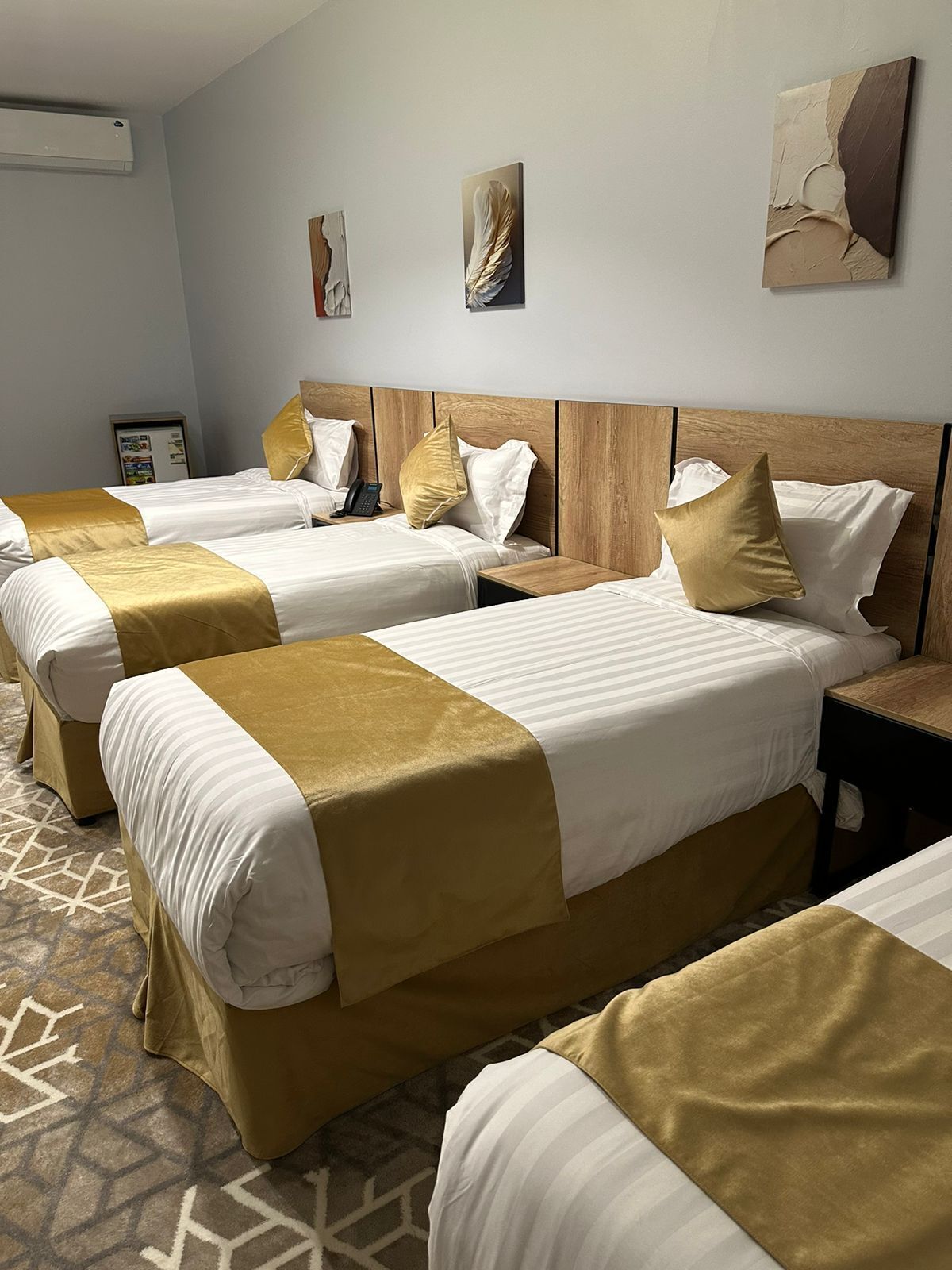 Vierbettzimmer | Schreibtisch, Bügeleisen/Bügelbrett, kostenloses WLAN