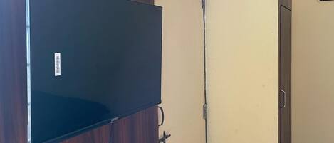 Deluxe Double or Twin Room, City View | Ruang kerja komputer riba, Wi-fi percuma