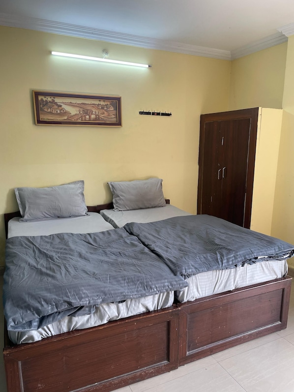 Deluxe Double or Twin Room, City View | Laptop workspace, free WiFi
