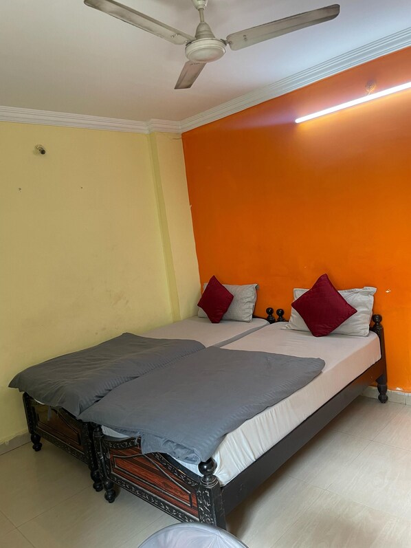 Deluxe Double or Twin Room, City View | Laptop workspace, free WiFi