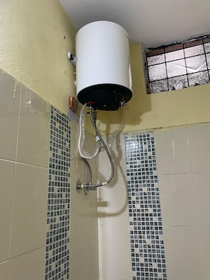 Deluxe Double or Twin Room, City View | Bathroom | Shower, towels, soap, shampoo