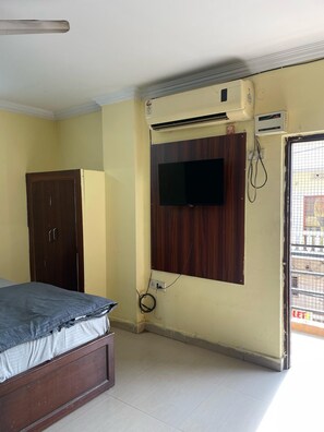 Deluxe Double or Twin Room, City View | Laptop workspace, free WiFi - Nandini Guest House  (Hyderabad)