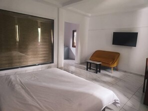 In-room safe, free WiFi, bed sheets