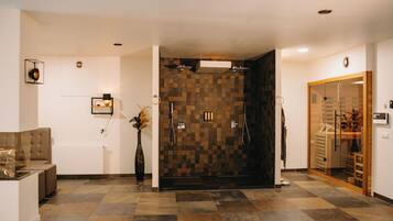 Produtos de toalete grátis, secador de cabelo, roupões de banho