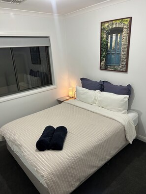 1 chambre, fer et planche à repasser, Wi-Fi, draps fournis