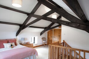 Vine Cottage, Patio, Sea View | Iron/ironing board, free WiFi - Downe Cottages (Bideford)