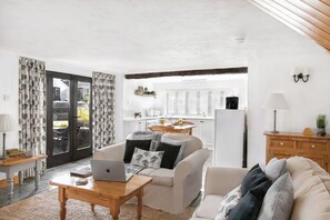 Luxury-Ferienhaus, Terrasse, Blick auf den Innenhof | Wohnbereich
