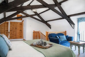 Clematis Cottage, Patio, Sea View | Iron/ironing board, free WiFi - Downe Cottages (Bideford)