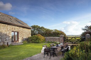Wistaria Cottage, Patio, Sea View | Terrace/patio