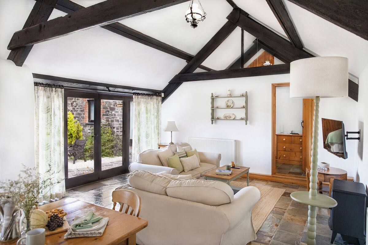 Hydrangea Cottage, Patio, Courtyard View | Living area