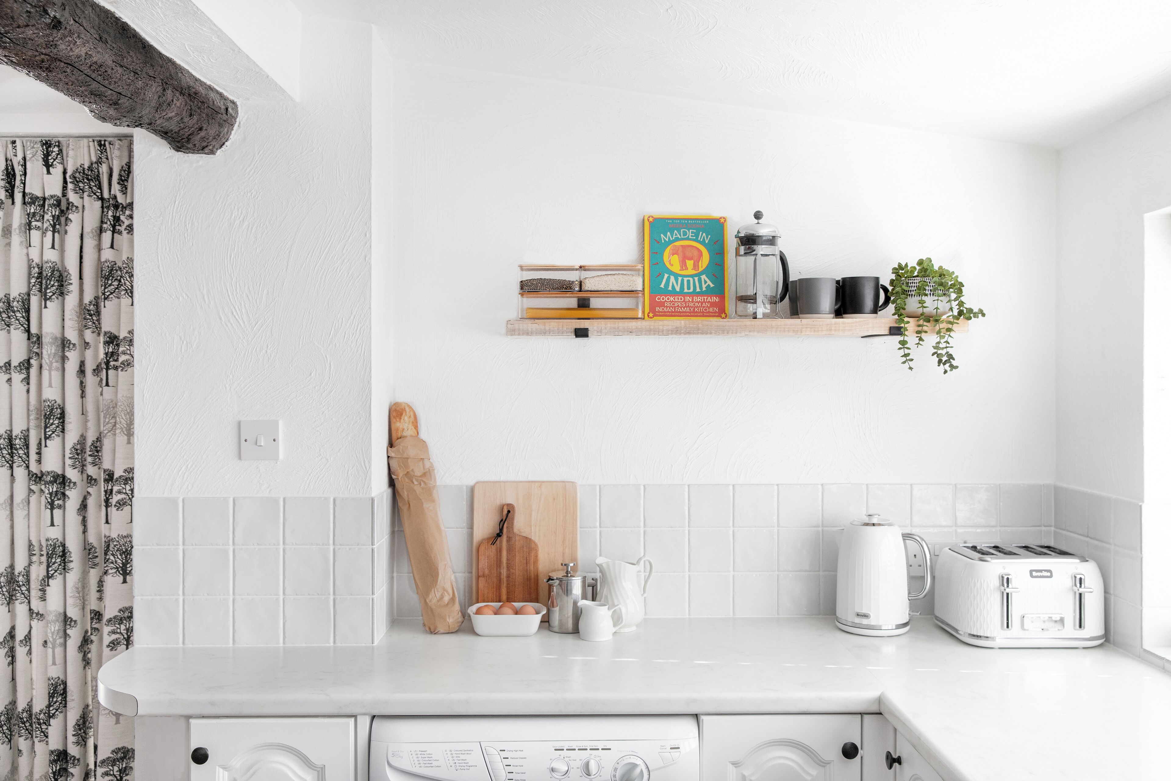 Luxury Cottage, Patio, Courtyard View | Dapur peribadi | Peti sejuk/penyejuk beku saiz penuh, ketuhar gelombang mikro, ketuhar 