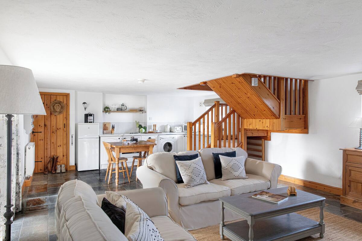 Clematis Cottage, Patio, Sea View | Living area